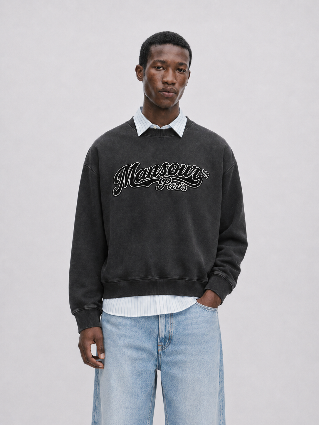Felt Embroidery Sweater Vintage Black full body