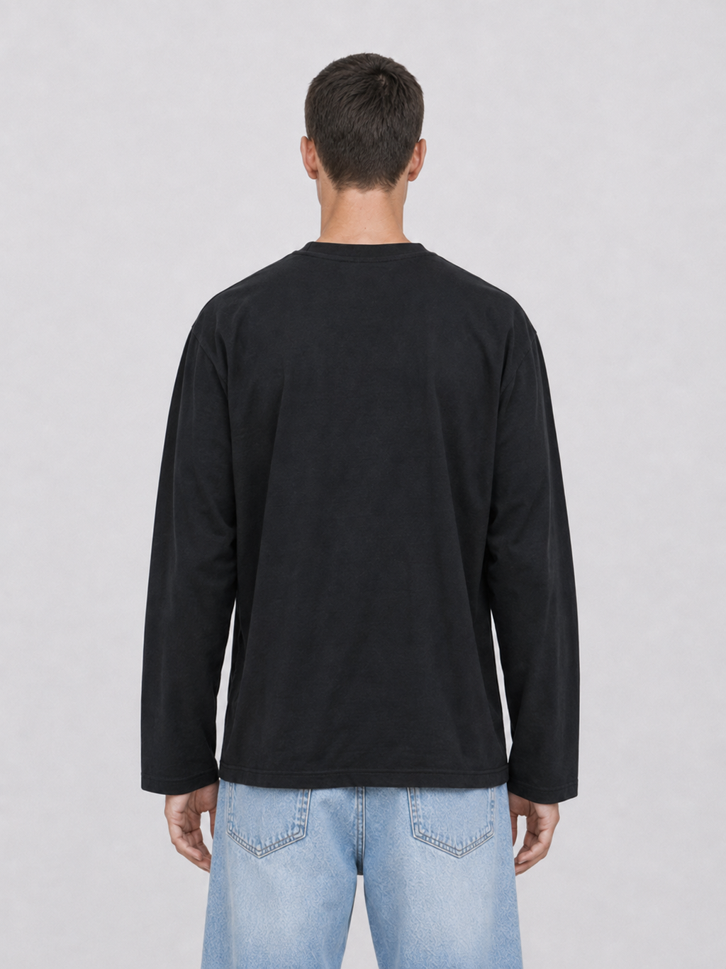 Script Embroidery Longsleeve Black back