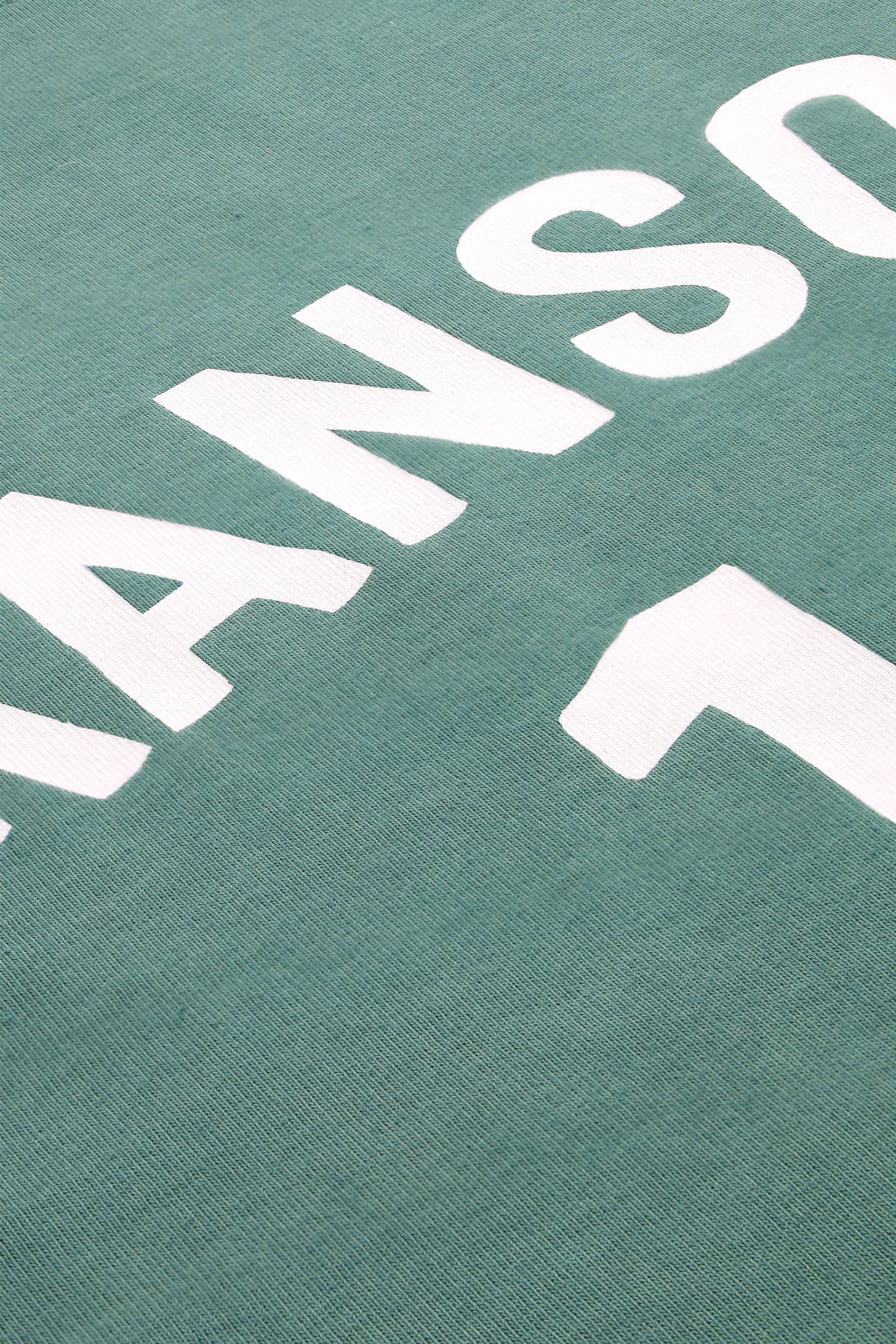 Basketbalshirt en gestreepte trainingsbroek