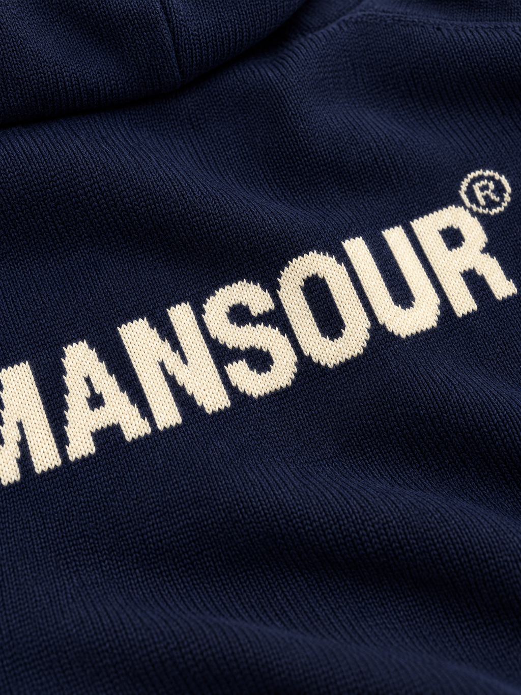 Knitted Logo Hoodie Dark Navy von Art. Department, Detail des Logos