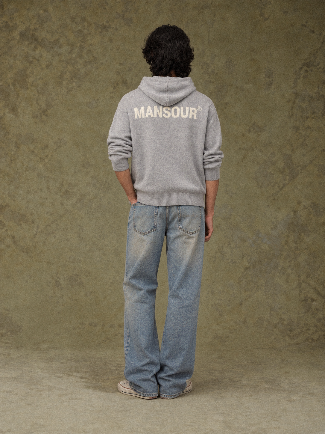 Knitted Logo Hoodie Grey von Art. Department, am Model, Rückansicht