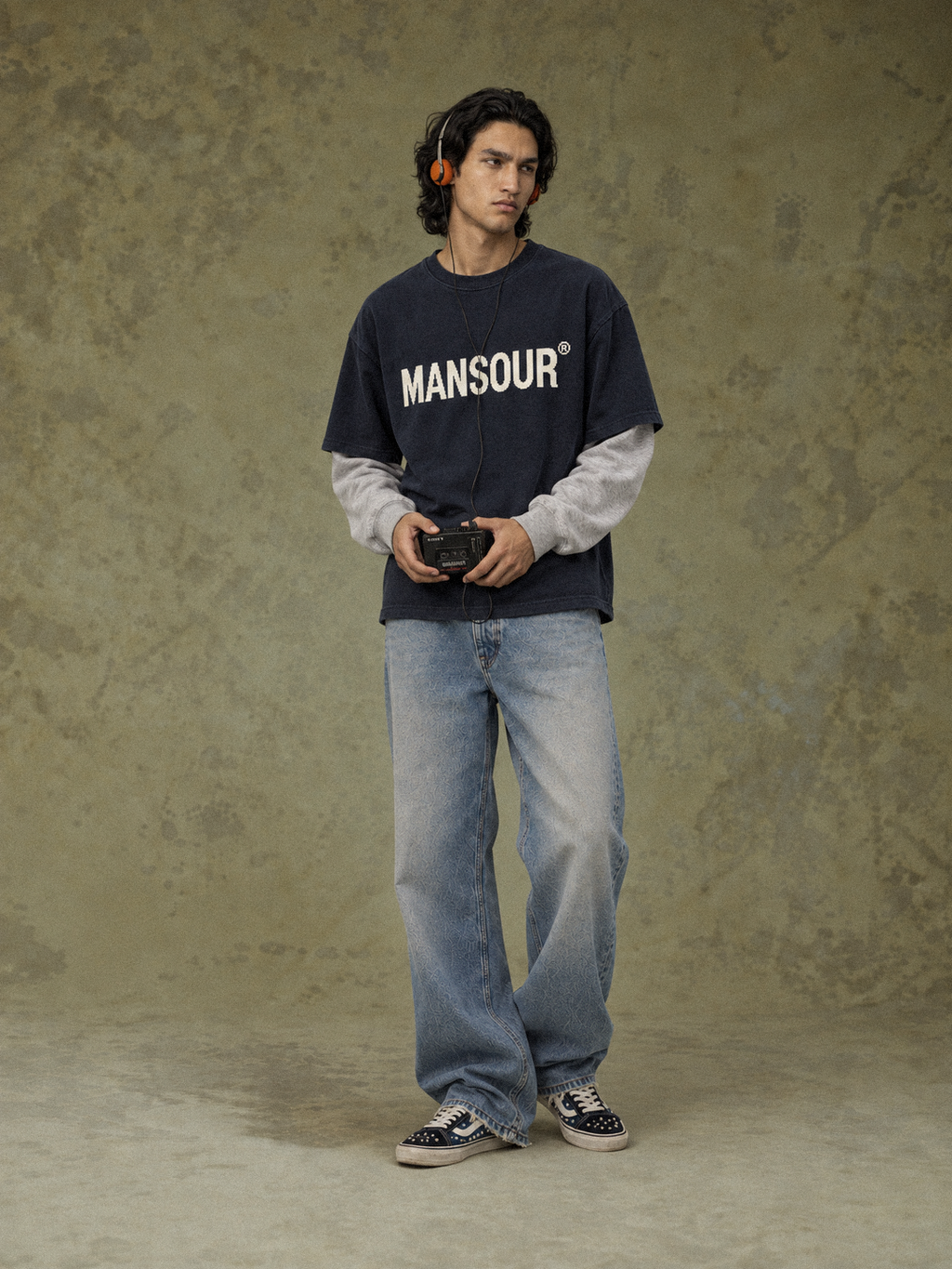 Layered Longsleeve Navy/Grey von Art. Department, am Model