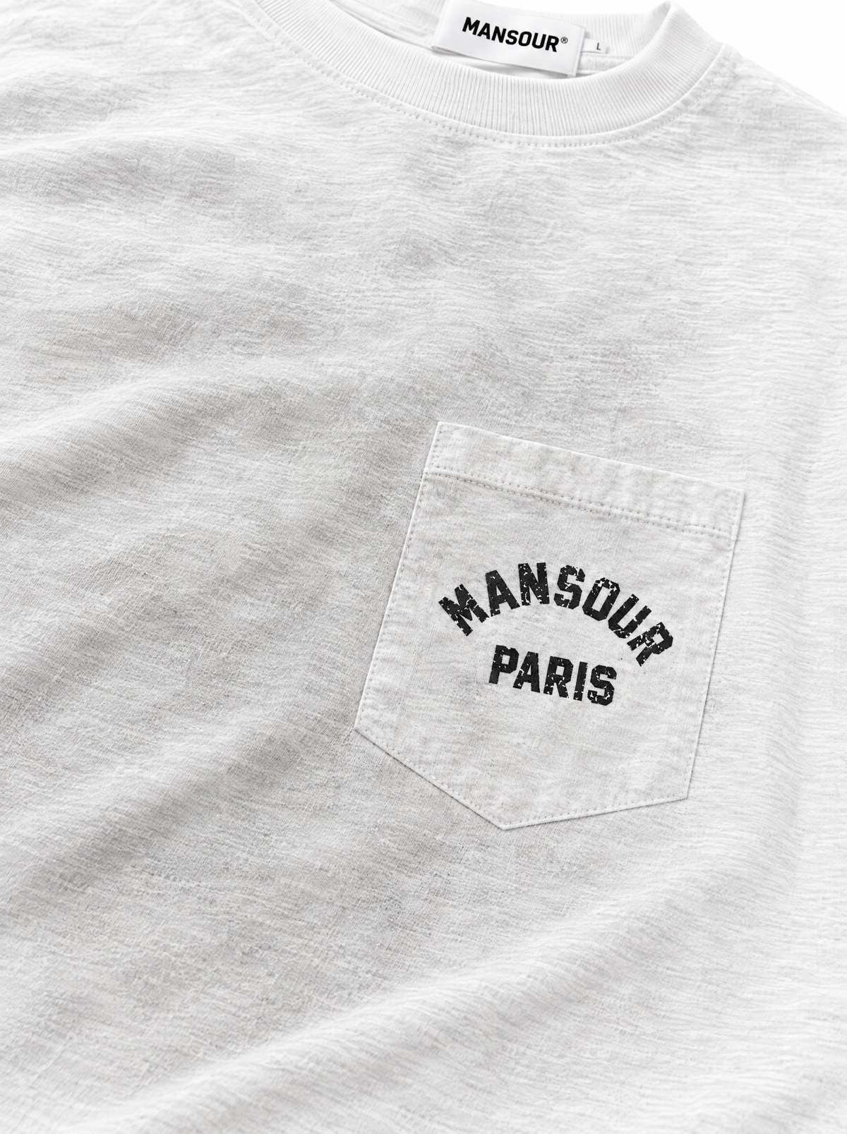 Brusttasche mit Mansour Paris-Print in Off White von Art. Department, Detail
