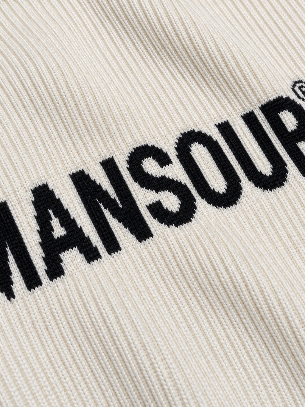 Ribbed Logo Sweater Off White von Art. Department, Detail des Logos