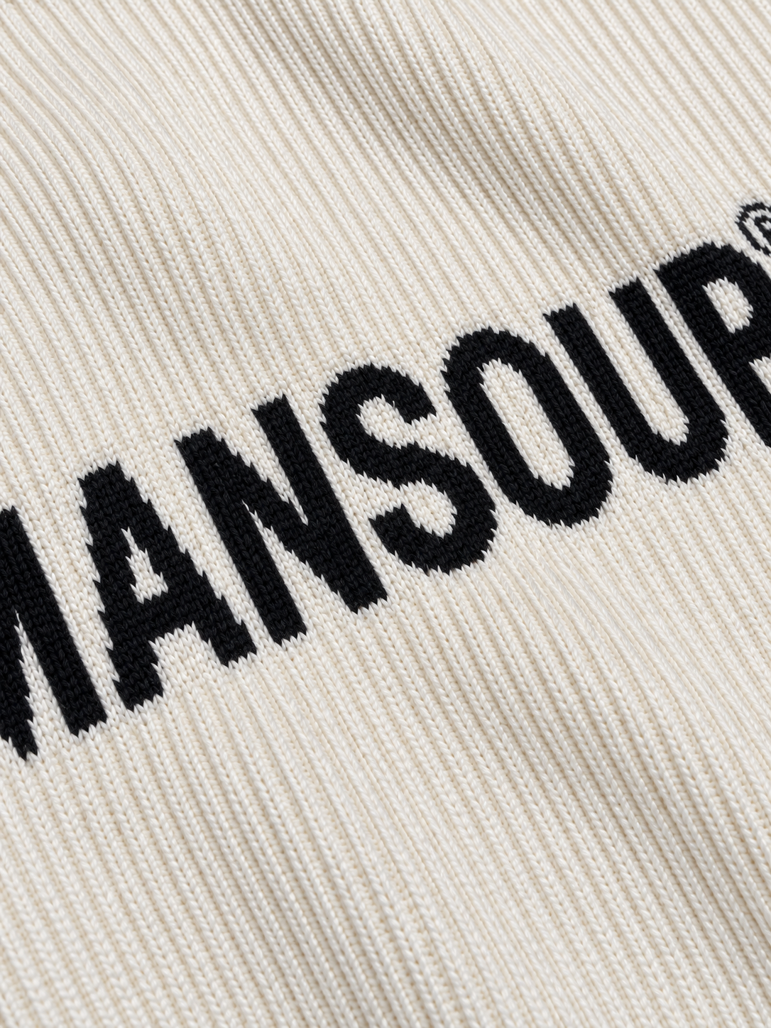 Ribbed Logo Sweater Off White von Art. Department, Detail des Logos
