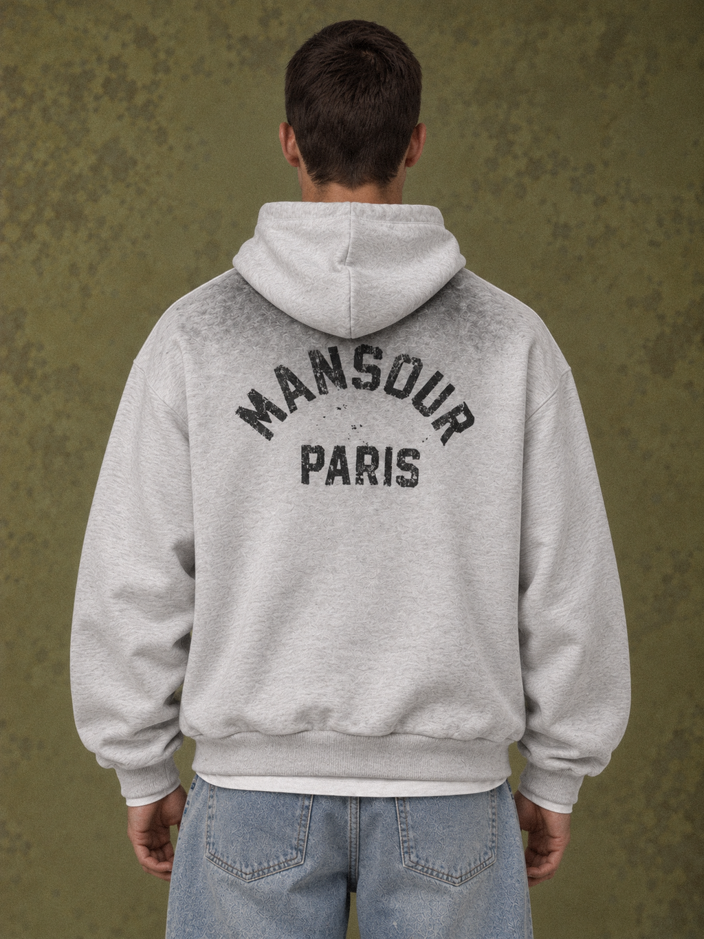 Sprayed Hoodie Athletic Heather d'Art. Department, porté par un mannequin, vue de dos
