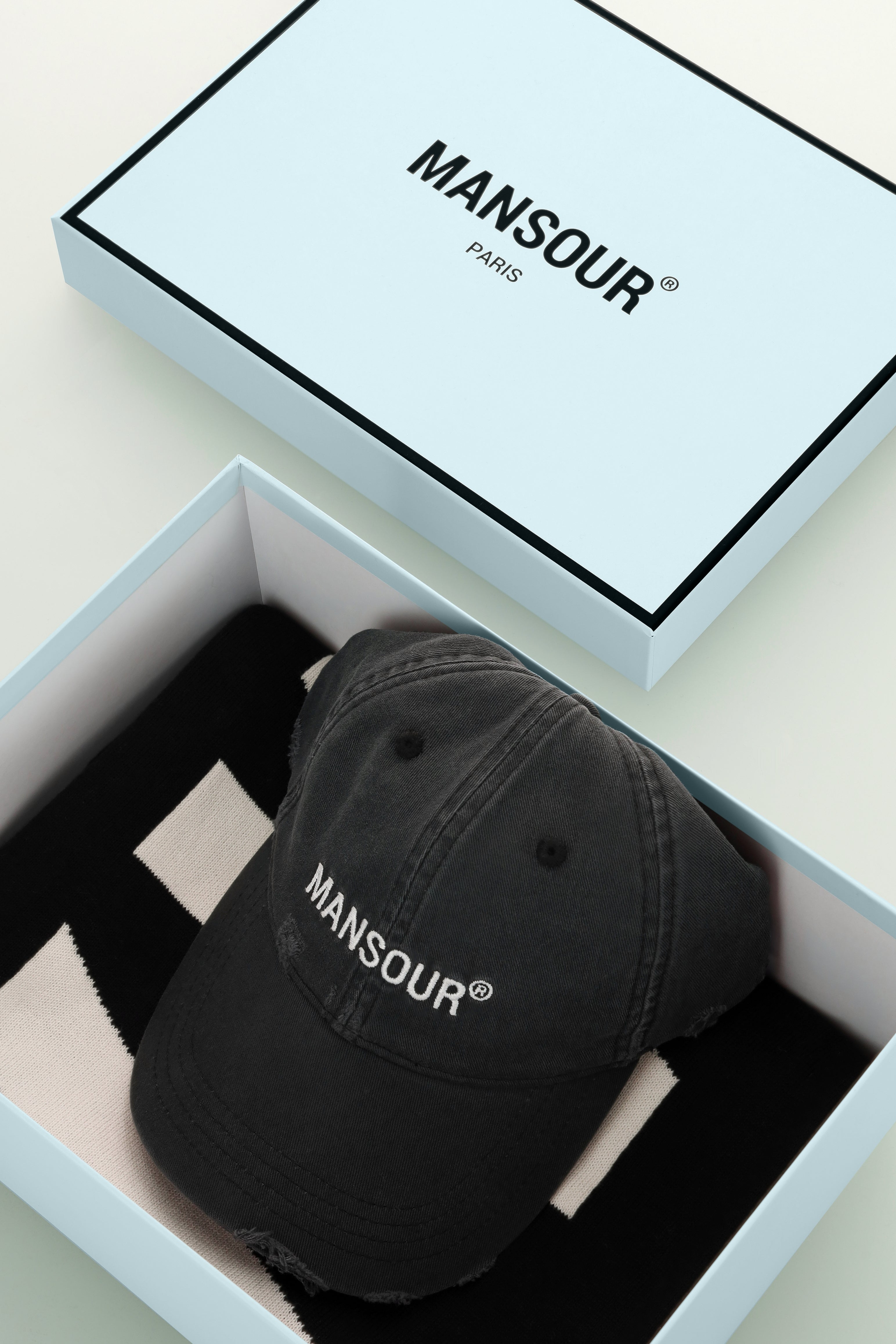 Monogram cap en sjaal