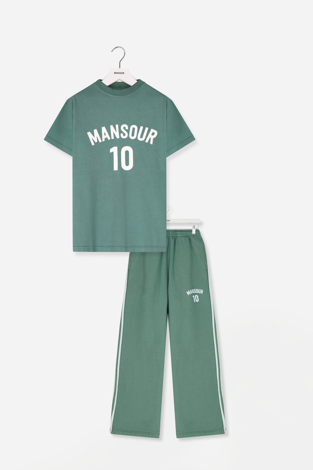 Basketbalshirt en gestreepte trainingsbroek